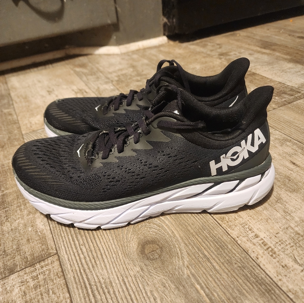 Womens Hoka Clifton 7 size 9.5